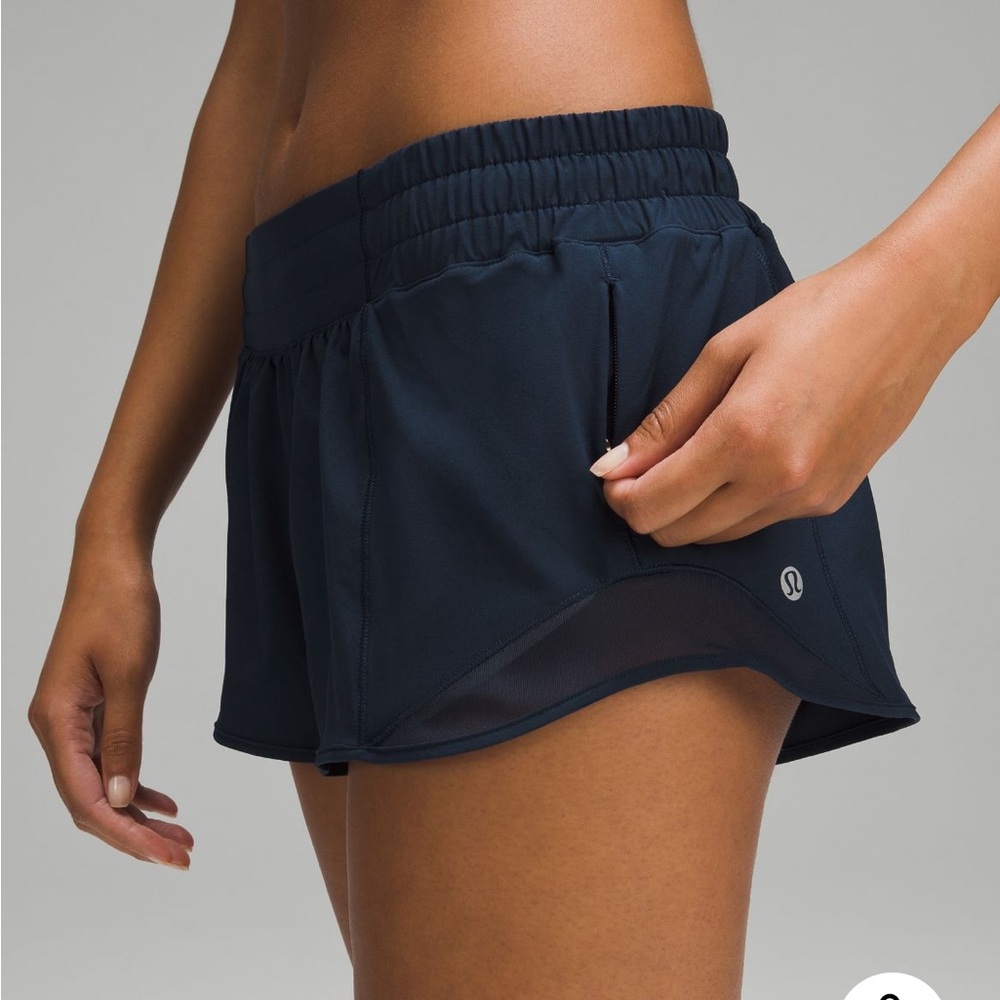 Lululemon True Navy Hotty Hot 2.5 in Size 8